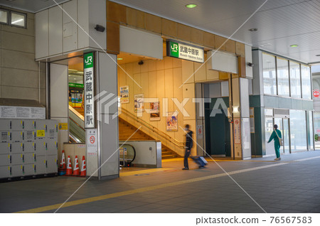 神奈川縣川崎市前鐵道南部線武藏中原站檢票口 神奈川縣川崎市前鐵道南部線武藏中原站檢票口 76567583