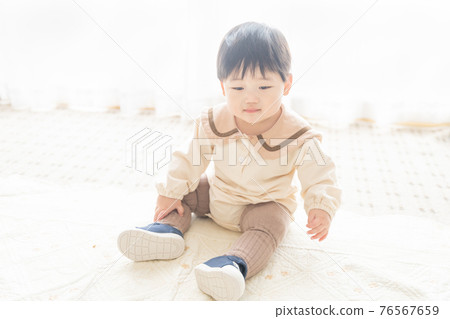 Baby in first shoes Baby in first shoes 76567659