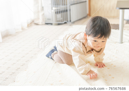 Baby in first shoes Baby in first shoes 76567686
