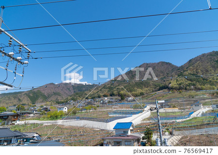 從JR Katsunumabudokyo站看到的甲州高尾 76569417