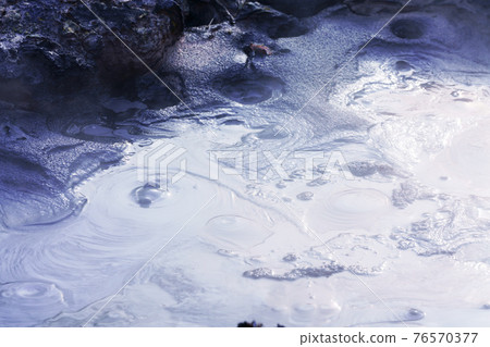 北海道阿寒湖，泥沸騰的福克 76570377