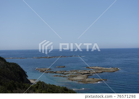從盤胜山公園看到的白濱町 Shisoshima 燈塔 從盤胜山公園看到的白濱町 Shisoshima 燈塔 76571298