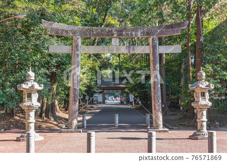 三河國一宮戶賀神社 76571869