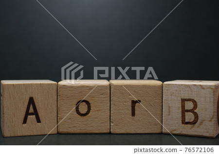 比較、猶豫、情感、個性的圖像素材 比較、猶豫、情感、個性的圖像素材 76572106