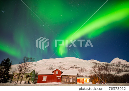 一起去看看北極光吧 76572912