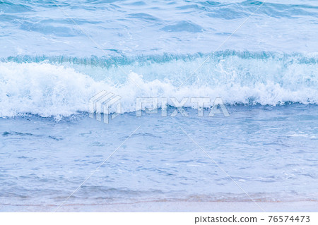 Small wave Small wave 76574473