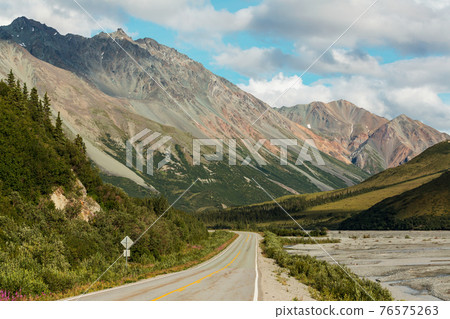 Mountains in Alaska 76575263