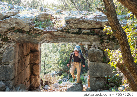 Hike along ruinas 76575265