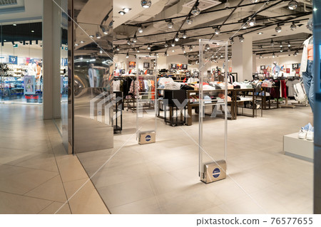 Scanner entrance gate for prevent theft in NewYorker store Scanner entrance gate for prevent theft in NewYorker store 76577655