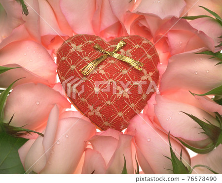 一個愛心和玫瑰花的靜物 76578490