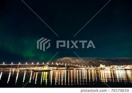 Aurora hangs on the bridge connecting the city and the island Aurora hangs on the bridge connecting the city and the island 76578639