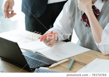 學習的女孩學習 76578769