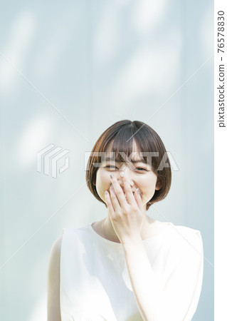 戶外女性肖像（春夏形象） 76578830