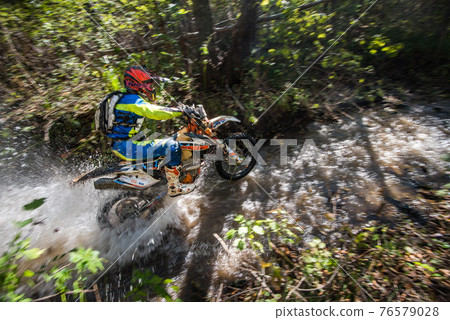 On the edge 2016 Hard Enduro Rally 76579028