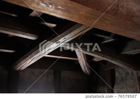 The wooden structure of the castle tower ceiling of Hikone Castle The wooden structure of the castle tower ceiling of Hikone Castle 76579587