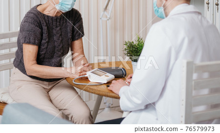 woman asking questions to a doctor during a visit . woman asking questions to a doctor during a visit . 76579973
