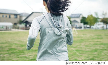 跑步的女人 跑步的女人 76580791