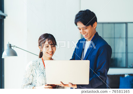 Business scene (men and women) 76581165