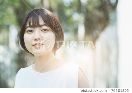 戶外女性肖像(春夏形象) 戶外女性肖像(春夏形象) 76581205