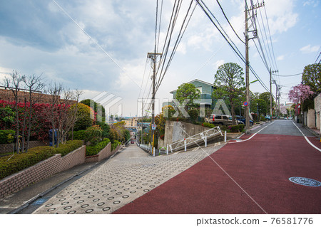 Tokyo walk, Tokyo, Setagaya-ku, Setagaya-ku Okamoto 3-chome, guardrail standing at an angle of 45 degrees Tokyo walk, Tokyo, Setagaya-ku, Setagaya-ku Okamoto 3-chome, guardrail standing at an angle of 45 degrees 76581776