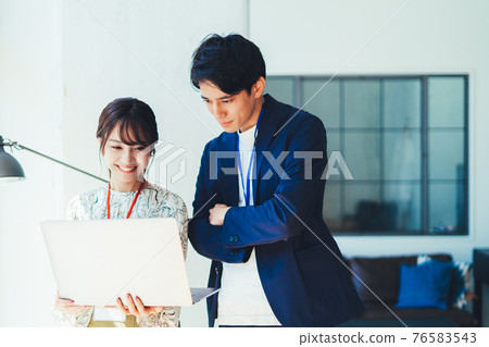 Business scene (men and women) 76583543