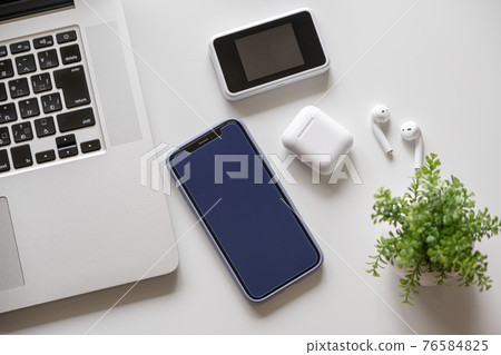 Numerous gadgets 76584825