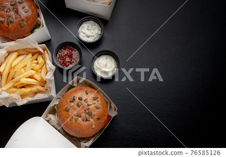 Covid-19 quarantine, hungry client, delivery at home or office and online order of fast food Covid-19 quarantine, hungry client, delivery at home or office and online order of fast food 76585126