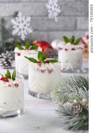 White Christmas mojito White Christmas mojito 76586869