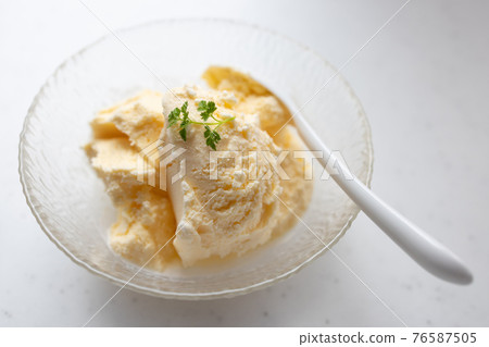 Vanilla ice cream Vanilla ice cream 76587505