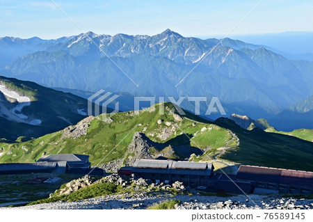 Near the top of Mt. Shirouma, Mt. Tsurugi shining in the morning sun 76589145