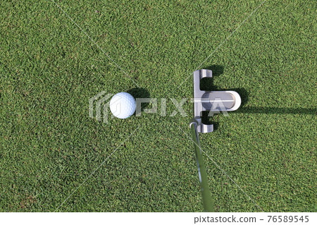 Popular reboil! Balls and putters on the green of sports golf that can be enjoyed by men and women of all ages Popular reboil! Balls and putters on the green of sports golf that can be enjoyed by men and women of all ages 76589545