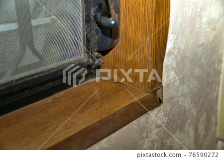 The surface of the window frame that floats and undulates due to humidity and the moldy crosspiece 76590272