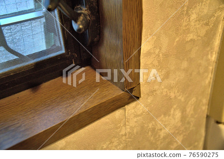 The surface of the window frame that floats due to humidity 76590275
