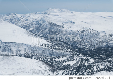 春天附近的Tomuraushi山 76591201