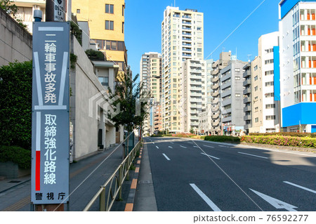 Frequent motorcycle accidents, caution signboards for routes to strengthen crackdowns 76592277