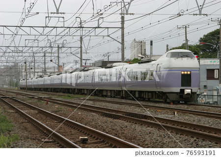 E351系列轉發（辻堂和藤澤之間） 76593191