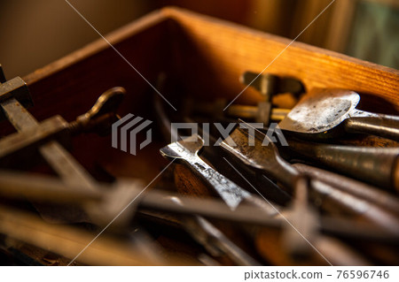 The chisel used by the Buddhist grandfather 76596746