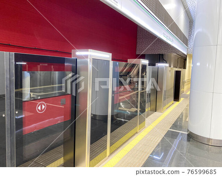 Automatic door platform system at a new modern metro station. Metro security system glass beautiful doors open synchronously with the doors of the arriving train car Automatic door platform system at a new modern metro station. Metro security system glass beautiful doors open synchronously with the doors of the arriving train car 76599685