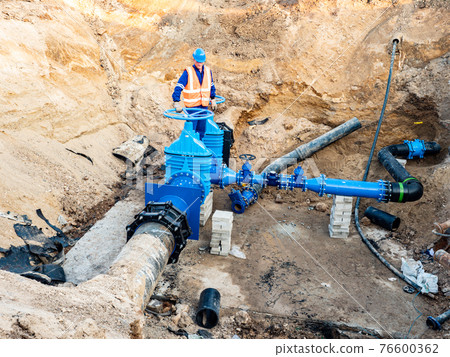 Long distance pipeline for the supply of drinking water to the desert city Long distance pipeline for the supply of drinking water to the desert city 76600362