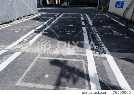 Former parking lot in the valley of the building Former parking lot in the valley of the building 76600960