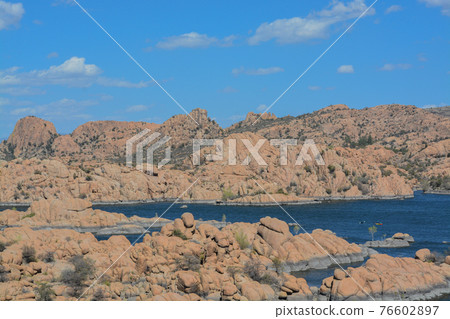 Lake Watson has picturesque, exposed granite bedrock with bright blue water. Located in Prescott, Yavapai County, Arizona Lake Watson has picturesque, exposed granite bedrock with bright blue water. Located in Prescott, Yavapai County, Arizona 76602897