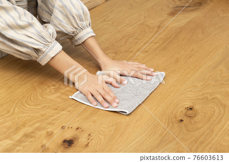 Girls wiping the table Girls wiping the table 76603613