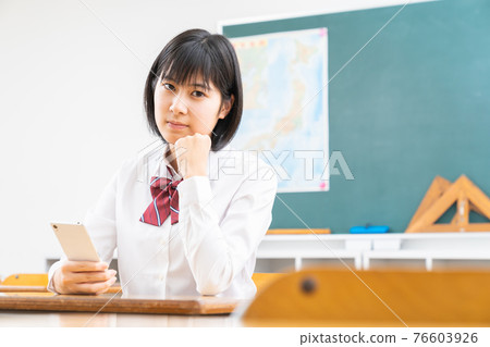 女學生智能手機認為 76603926