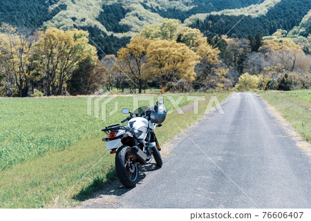 Spring Bike Touring Satoyama no Hosomichi where trees sprout a-2 Cool light color Spring Bike Touring Satoyama no Hosomichi where trees sprout a-2 Cool light color 76606407