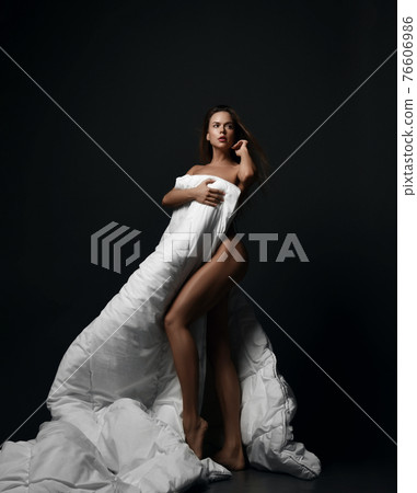 Alluring naked woman with perfect slim body stands 76606986