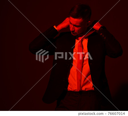 Portrait of young businessman in official wear 76607014