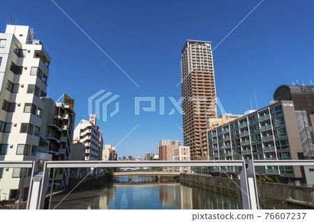 Scenery facing Yukimachi from Ukiba Bridge Early morning [Nishi-ku, Osaka] 76607237