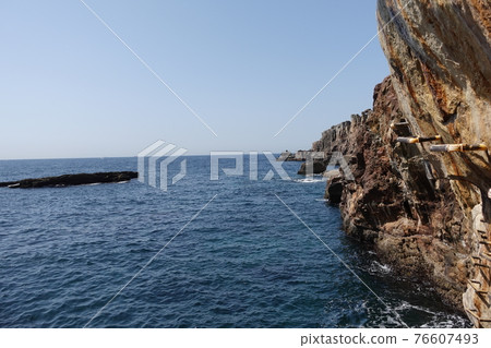 Nanki Shirahama Yuzaki Peninsula, Sandanbeki 76607493