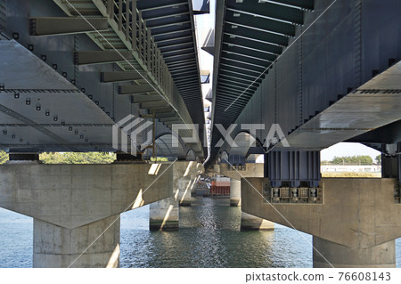 從下往上看湘南大橋 照片素材 圖片 圖庫