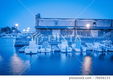 坐落在北海道函館運河倉庫內的休閒船 坐落在北海道函館運河倉庫內的休閒船 76608155